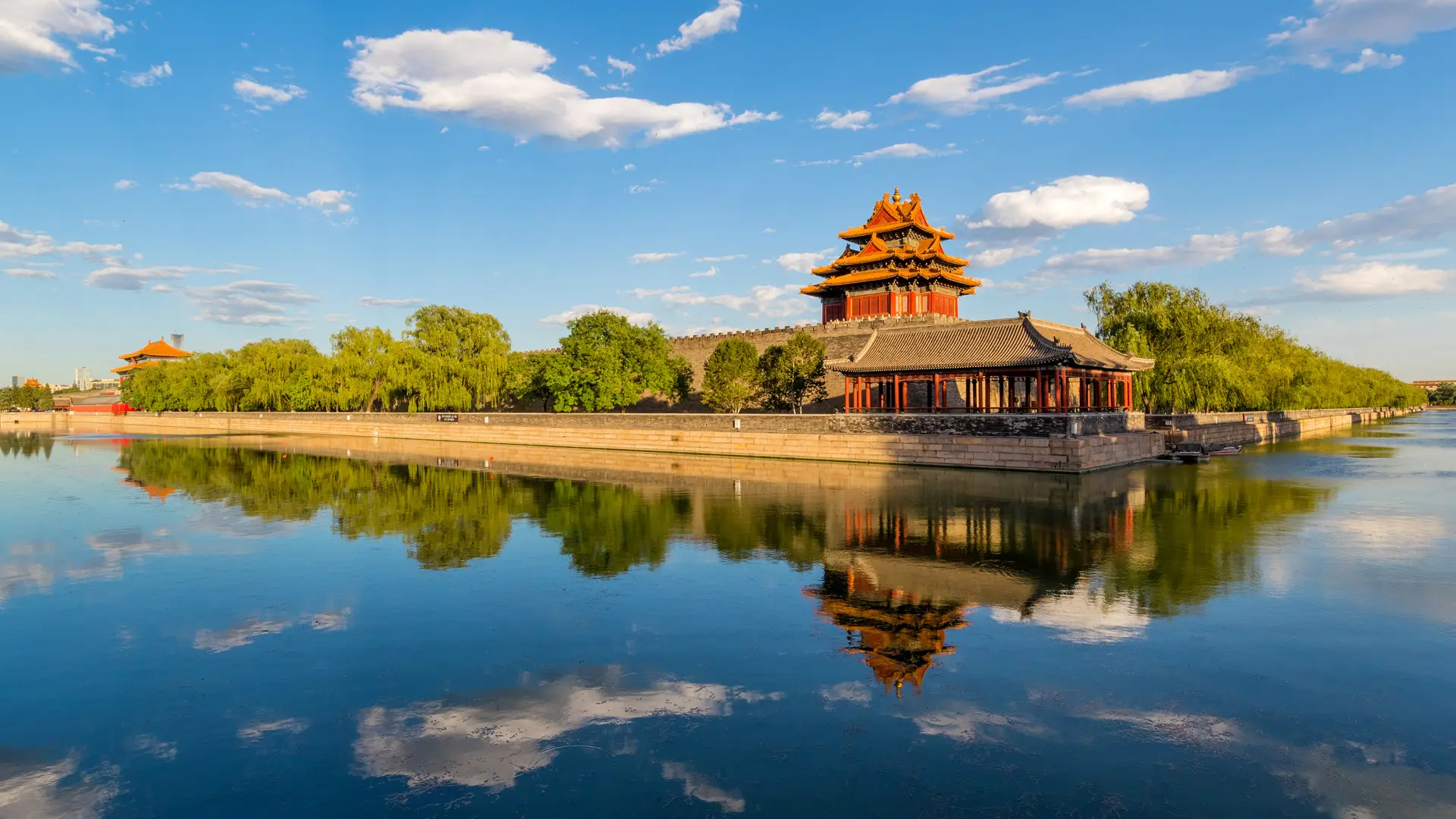 故宫角楼碧水蓝天壁纸 1920×1080 预览图