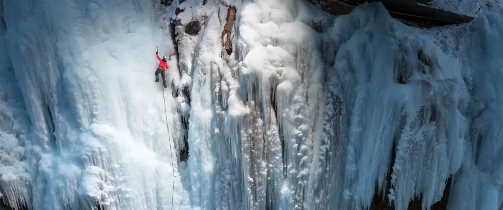 冰瀑攀登挑战极限 3840×1600
