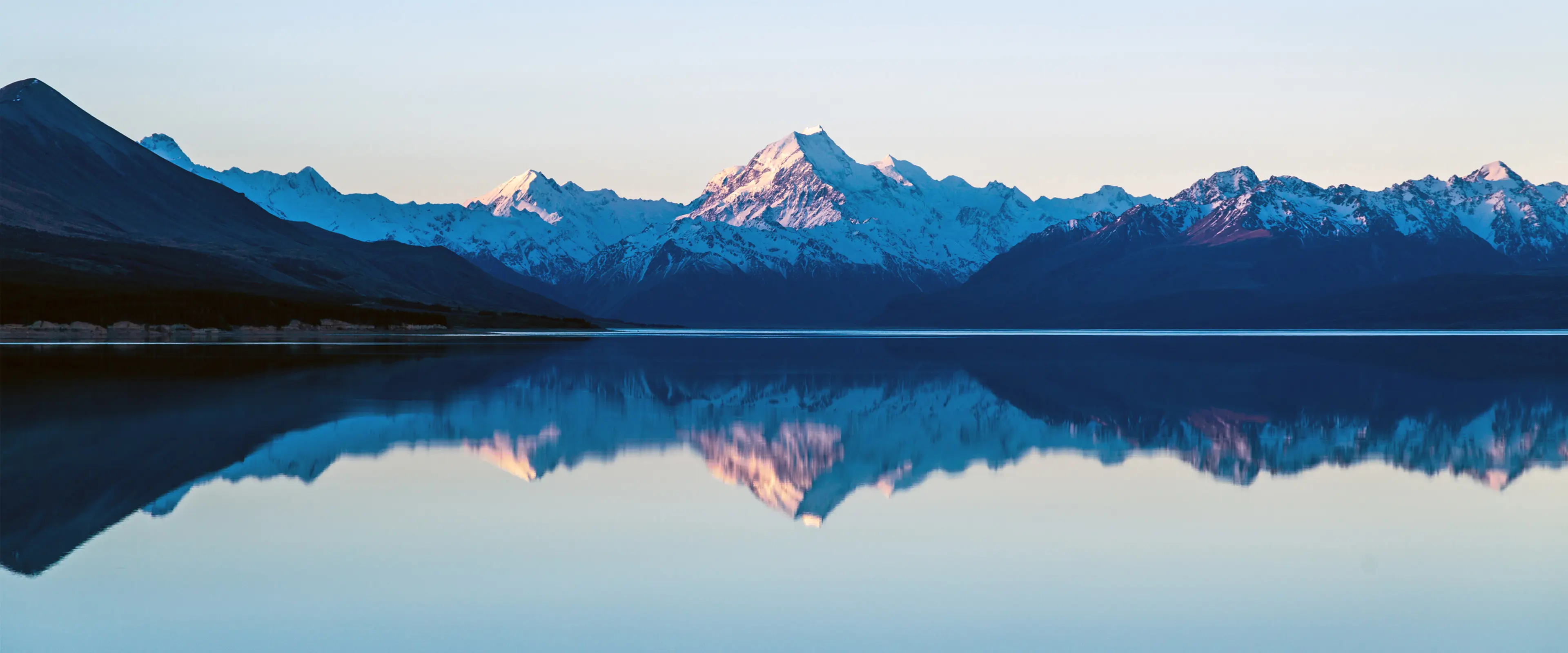 雪山湖泊镜面倒影壁纸 3840×1600 预览图