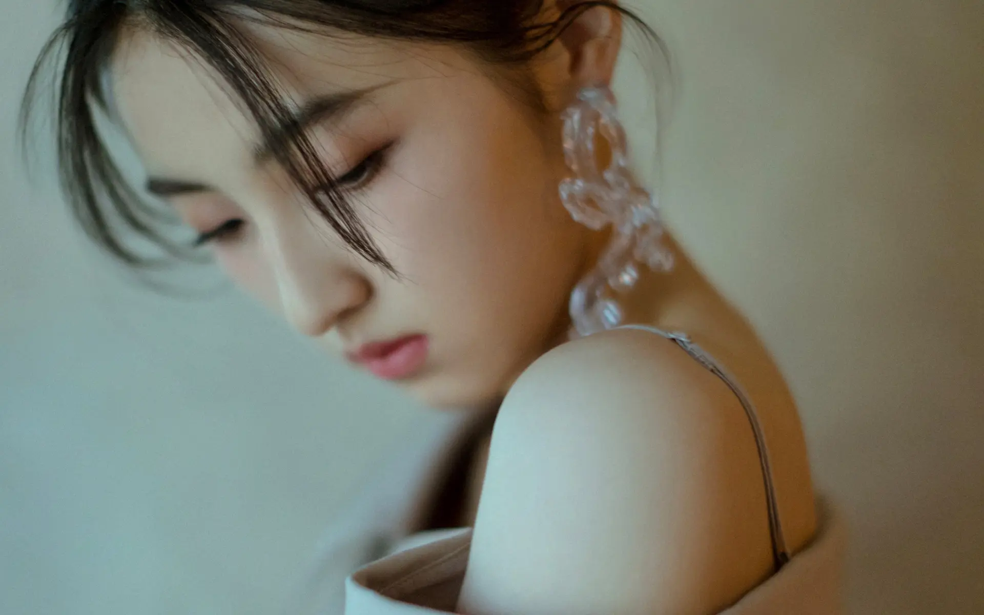 清纯少女侧颜唯美写真壁纸 1920×1200 预览图