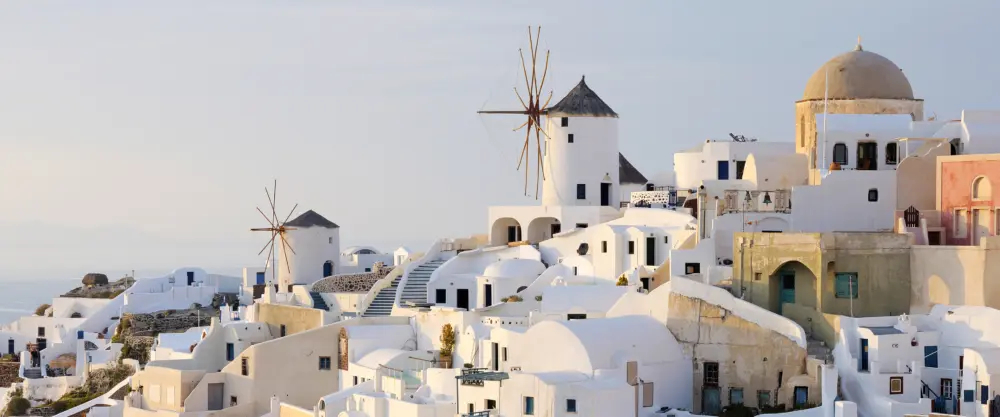 希腊圣托里尼白色风车建筑群风光 3840×1600