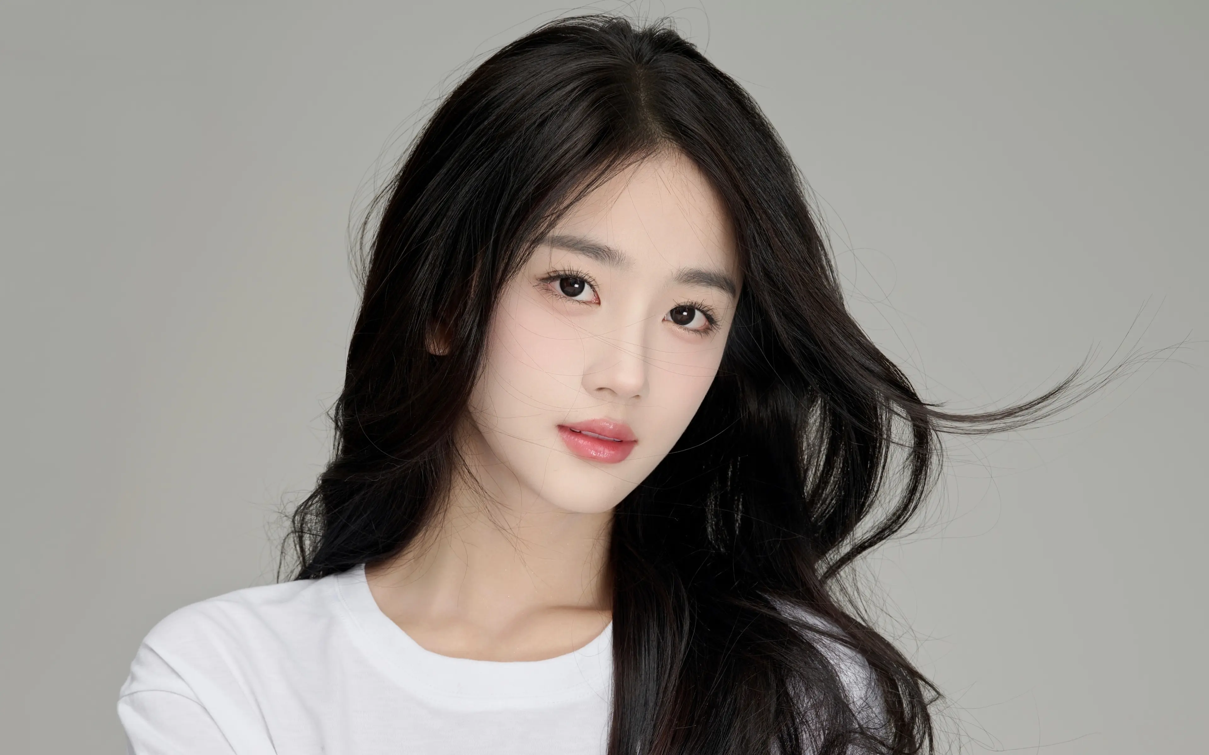 清纯少女黑发写真壁纸 3840×2400 预览图