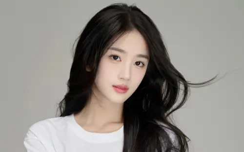 清纯少女黑发写真壁纸 3840×2400 缩略图