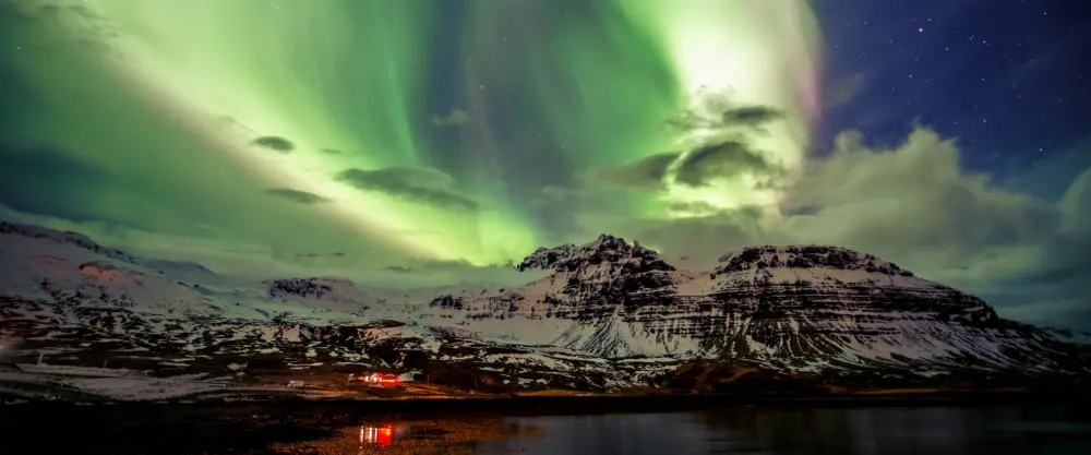 冰雪山峦极光夜景 3840×1600