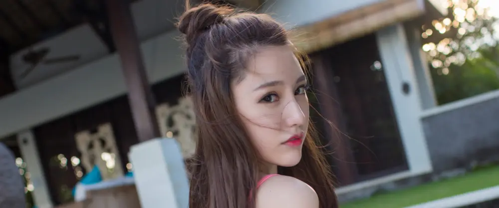 高清美女壁纸 户外阳光少女写真 3840×1600