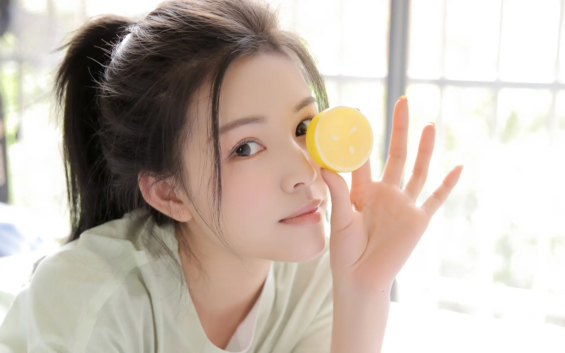 清新少女柠檬趣味写真壁纸 1920×1200 预览图