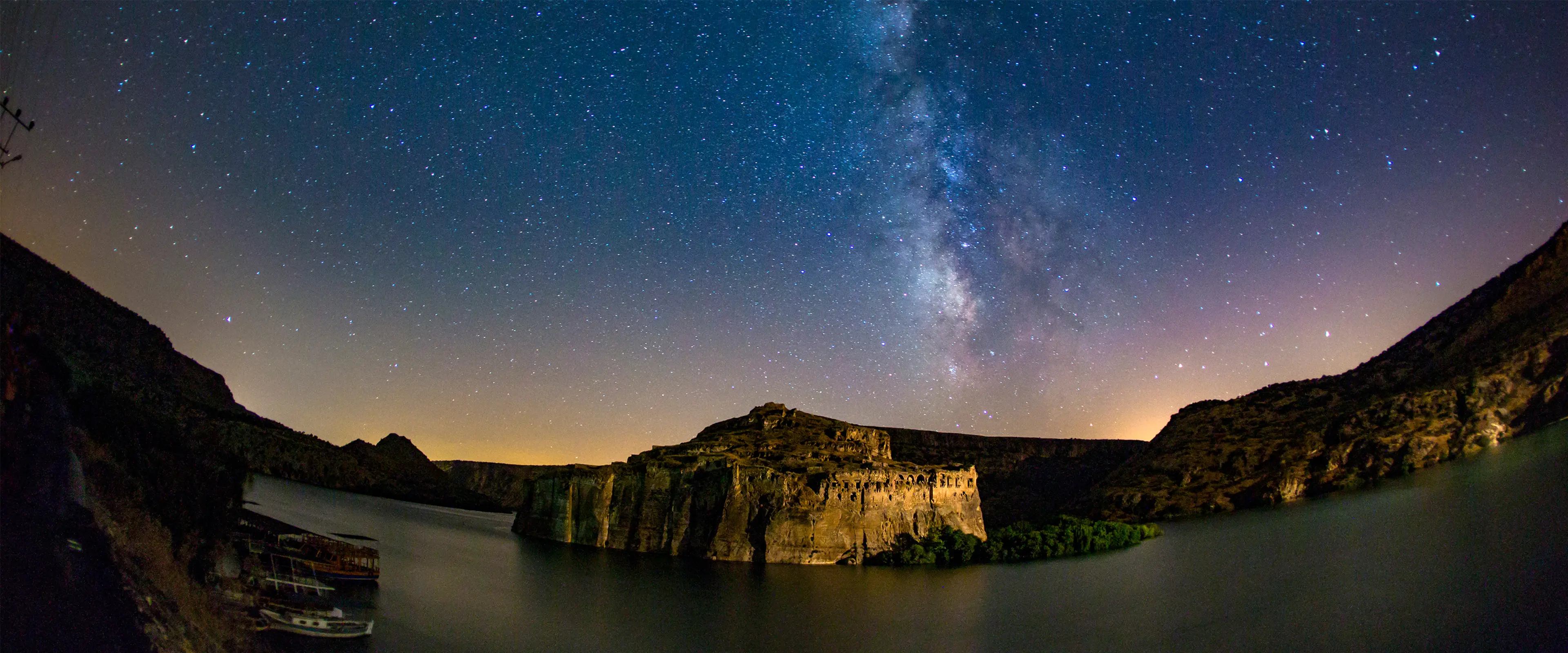 静谧湖畔璀璨星空夜景壁纸 3840×1600 预览图