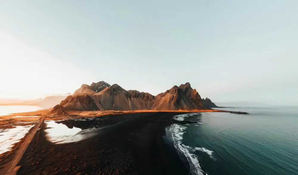 冰岛Vestrahorn山壮丽风光壁纸 7200×4223