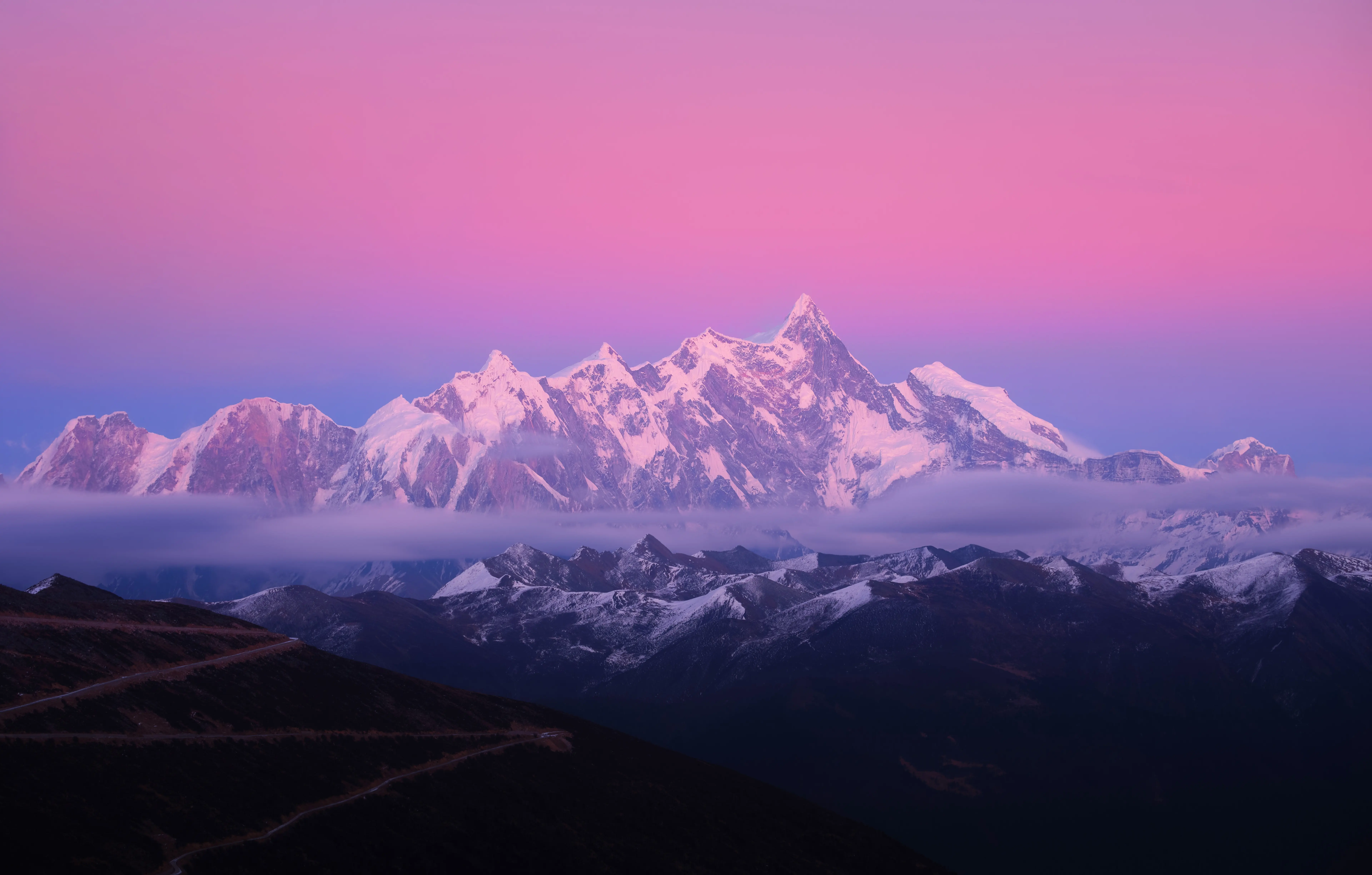 雪山日出唯美风光壁纸 7680×4899 预览图