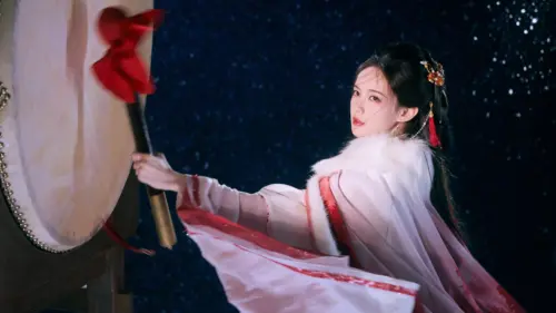 国风女子擂鼓壁纸 3840×2160 缩略图