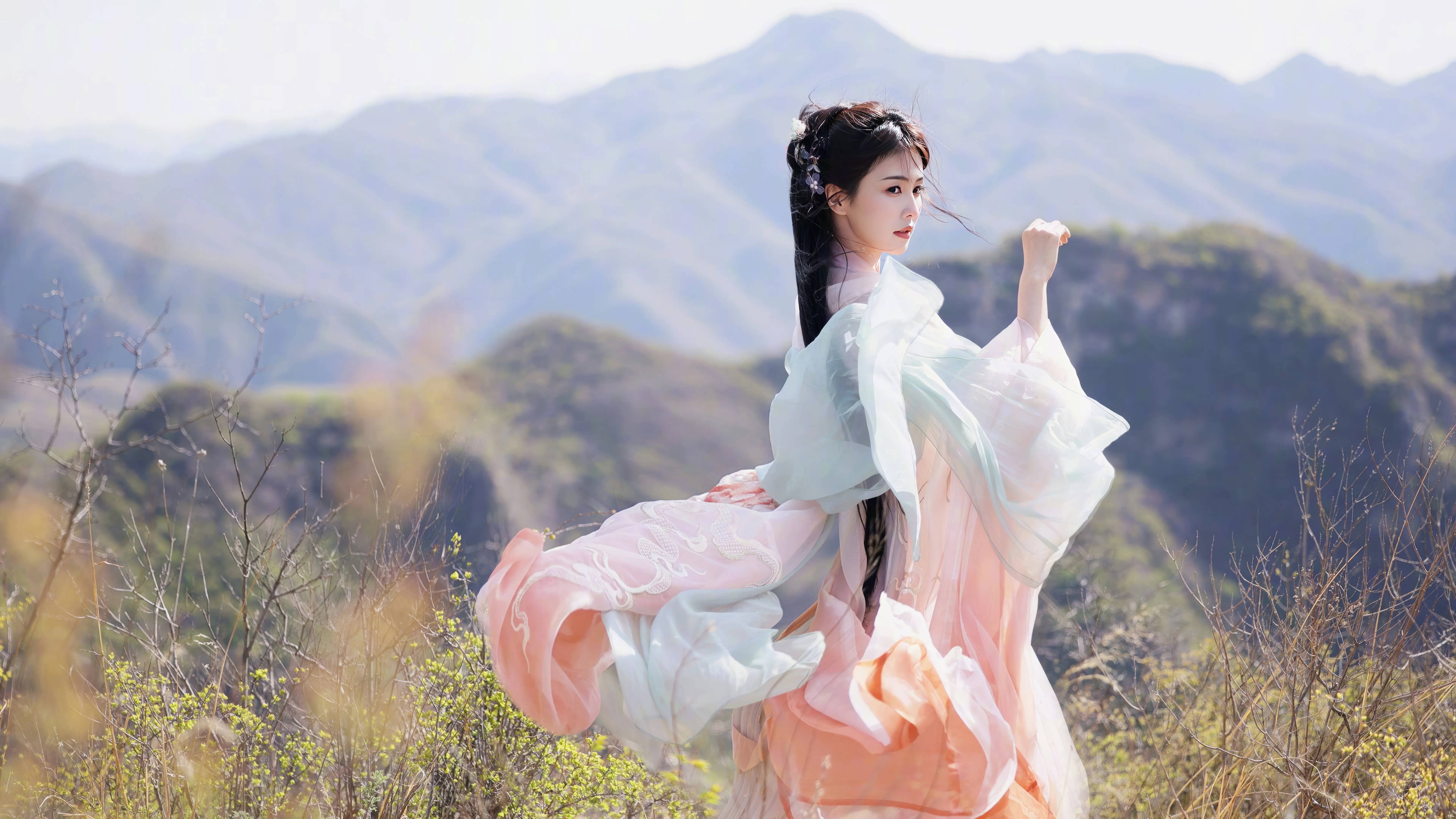 山间仙女飘逸古风壁纸 7680×4320 预览图